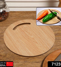 Wooden chopping board with handle