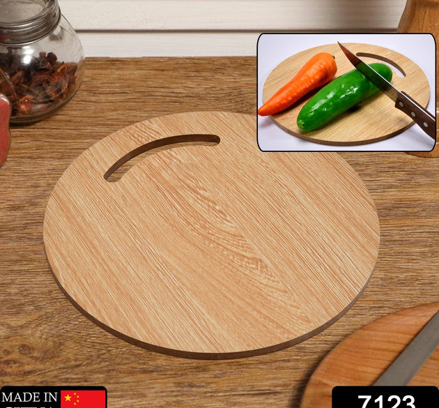 Round wooden chopping board