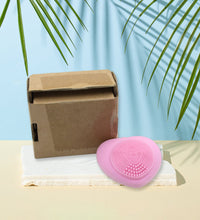 Waterproof heart-shaped facial cleansing brush for effective exfoliation