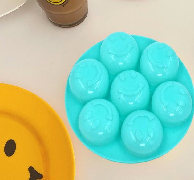 7-cavity silicone mold for making smiley face chocolates