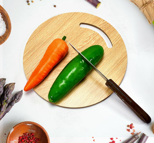 Round wooden chopping board