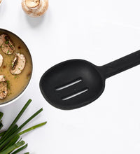 Heat-resistant kitchen spoon in silicone