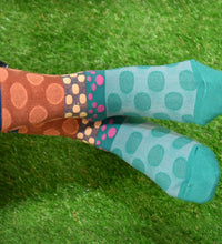 Breathable classic socks.