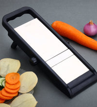 Multipurpose slicer and grater for potatoes and onions, adjustable.