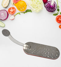 Steel vegetable cutter with sharp blades