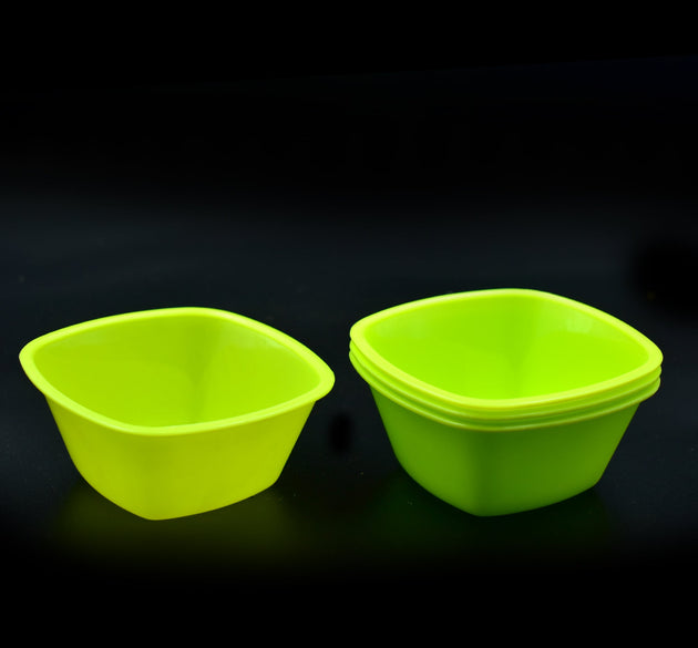 Square plastic bowl set, perfect for serving snacks.