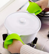 Silicone potholder with a heat-resistant design for kitchen use