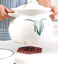 Hollow pot mat with high temperature resistance