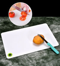 Cutting board with a smooth surface, suitable for fruits and vegetables