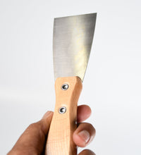 Durable putty knives