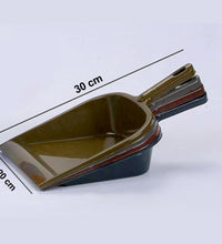 Lightweight and durable dustpan with handle for easy use.