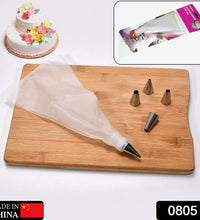 Piping bag and nozzle set for cake frosting