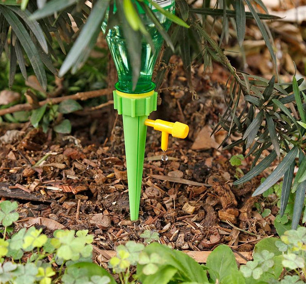 Plant Watering Spikes self Watering Spikes Water dripper for Plants, Adjustable Plant Watering Devices with Slow Release Control Valve Switch