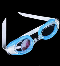 Adjustable swimming goggles for clear vision