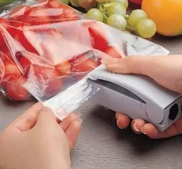 Mini portable plastic bag sealer, handy and multifunctional for sealing various bags.