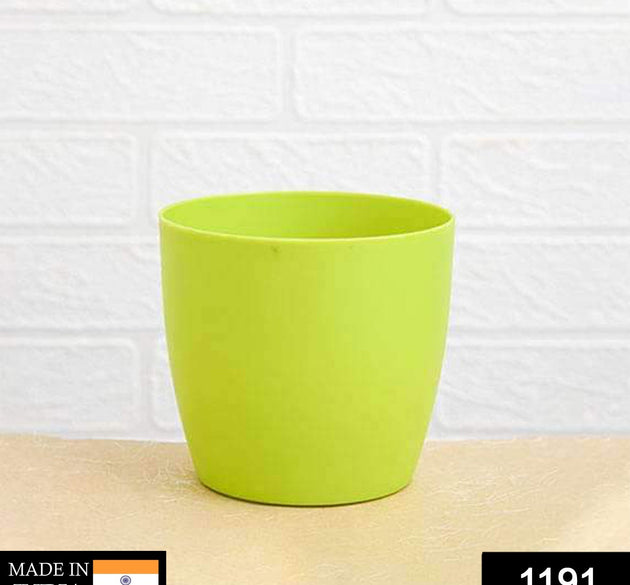 Round flower pots for indoor or outdoor gardening