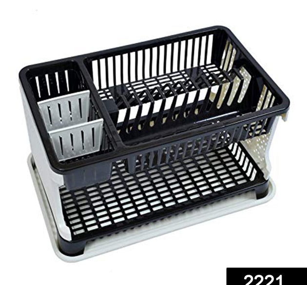 Kitchen dish rack with water storing tray.