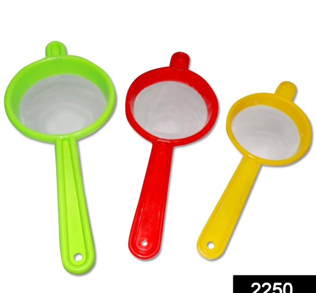 Set of three plastic strainers for tea and coffee, multipurpose.