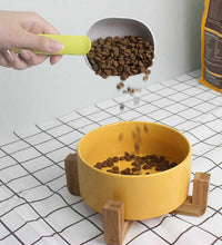 Pet food shovel showcasing handle clip and durable ABS material