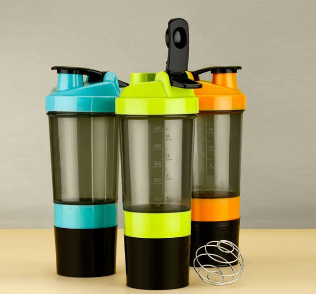 Shaker bottle for mixing protein shakes