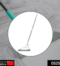 Durable broom with scraper, designed for eco-friendly cleaning