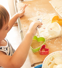 Pack of 4 cookie cutters, different shapes for baking.