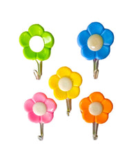 Flower-shaped adhesive wall hooks, pack of 5.