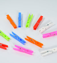 Set of 144 plastic clothes clips for drying