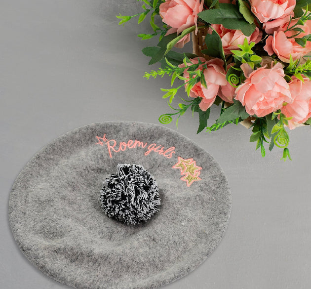 Warm winter beret cap in stylish design, suitable for men and women.