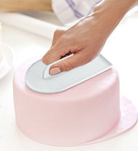 Plastic cake smoother for professional decorating results