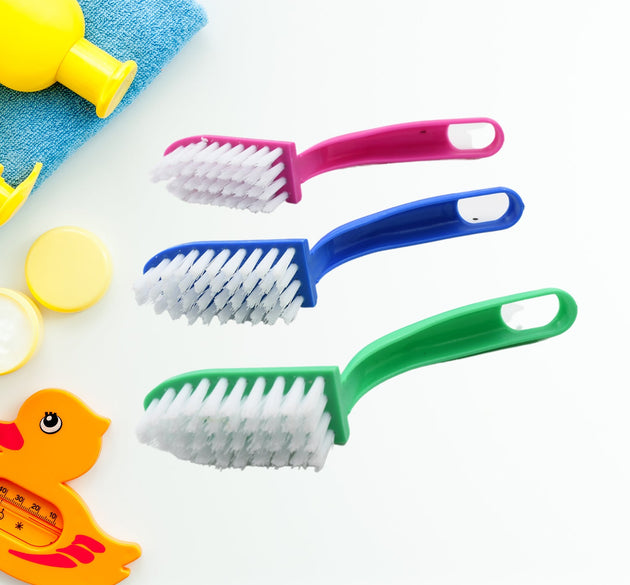 Set of three multi-purpose kitchen cleaning brushes for fish and vegetables.