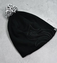 Skull slouchy beanie cap with black inside fur.