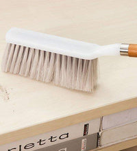 Easy-to-hold plastic brush for versatile cleaning applications