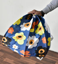 Canvas laundry bag with foldable feature