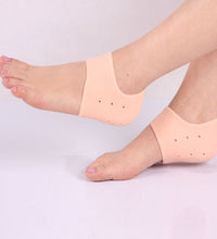 Reusable foot protector socks for heel care