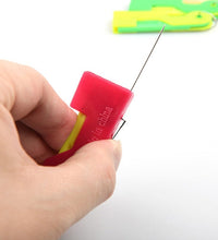 Multicolour automatic needle threading device with a needle inserted