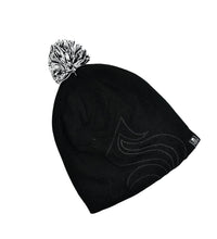 Slouchy winter beanie cap with black fur lining.