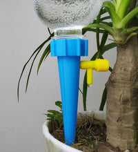 Garden irrigation kit with spikes