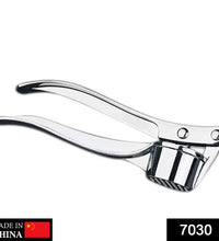 Garlic press made of stainless steel with a strong grip