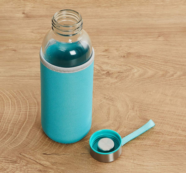 Glass water bottle with cover, 500 ml, stylish and portable.