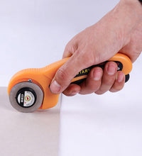 Manual sewing roller cutter with rotary blade for precise fabric cutting