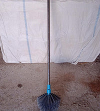 Extendable brush for cleaning