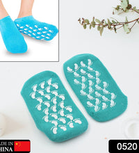 Socks for moisturizing and softening cracked feet