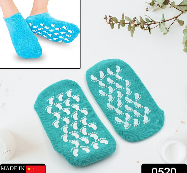 Soft socks for repairing and softening dry feet