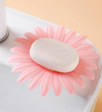 Flower-shaped soap dish for travel