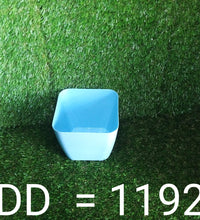 Square plastic planters with rounded edges