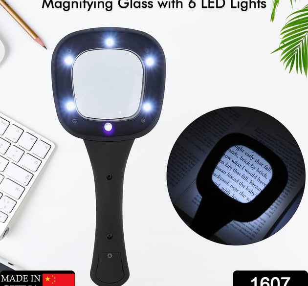 Handheld magnifying glass with LED light