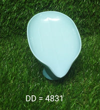 Leaf-shaped self-draining soap dish, perfect for bathroom or kitchen.