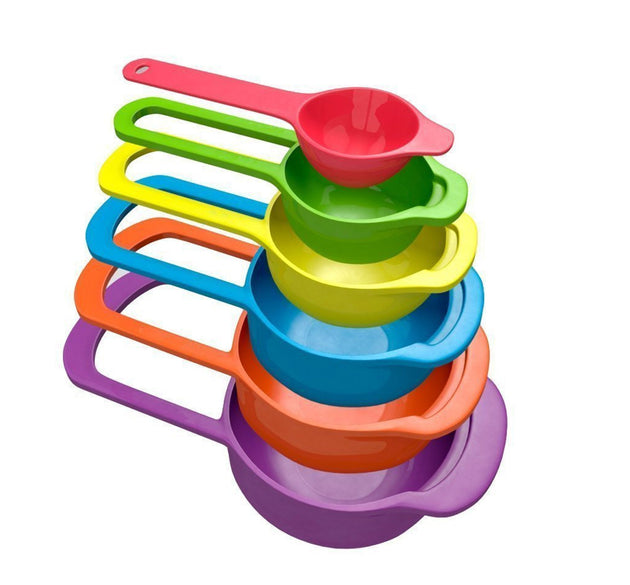 Set of 6 plastic measuring spoons in different sizes